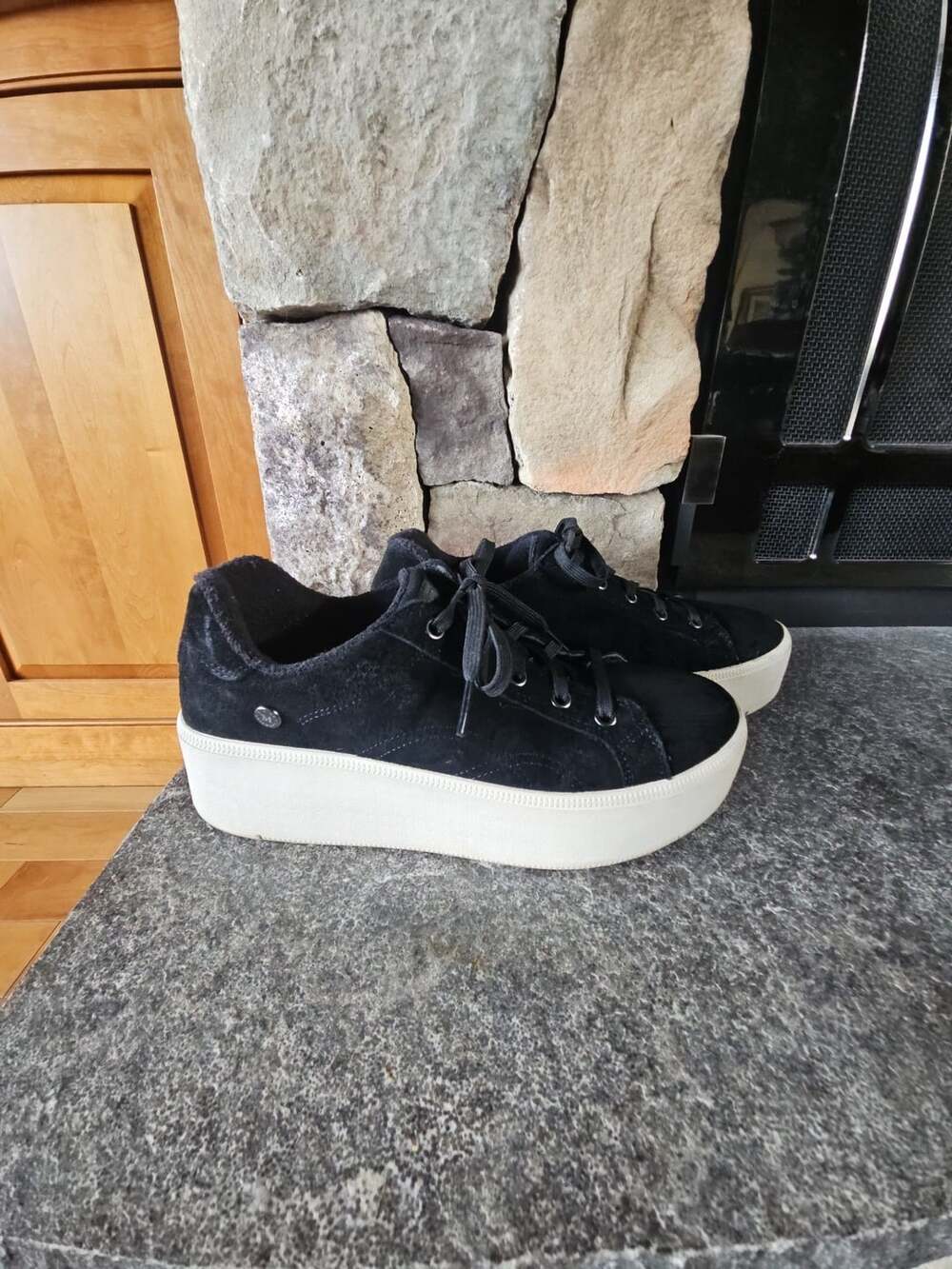 Skechers Martha Stewart Plateau Size 9.5 womens  Black Suede Platform Sneakers